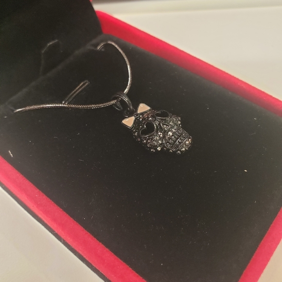 Betsy Johnson Black Skull Rhinestone Necklace - Picture 5 of 5